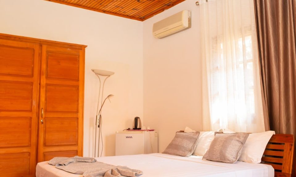 lit-chambre-double-confort-hotel-victory-tulear-madagascar