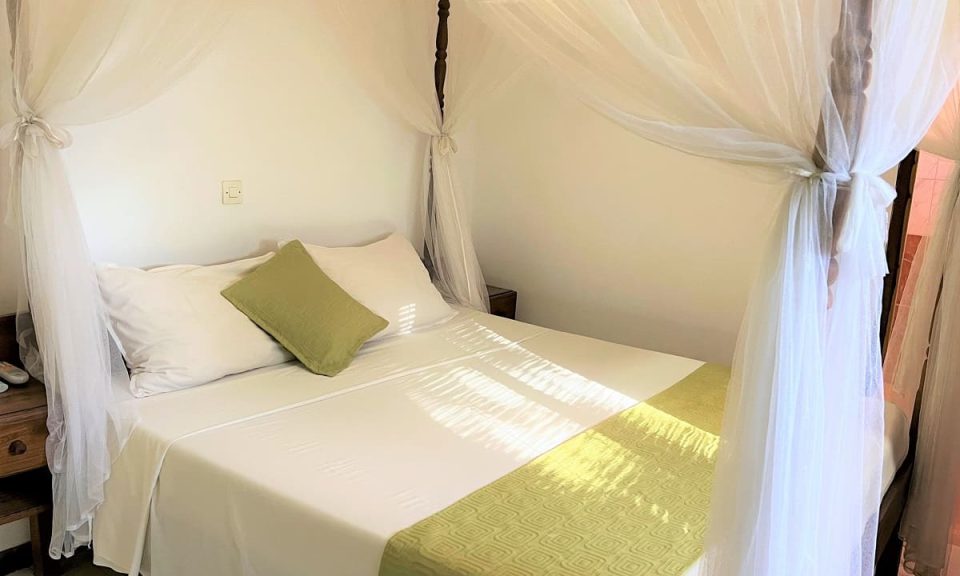 lit-chambre-familiale-hotel-victory-tulear-madagascar