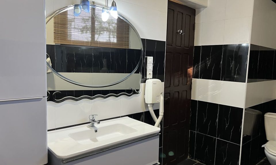 salle-de-bain-suite-familiale-hotel-victory-tulear-madagascar