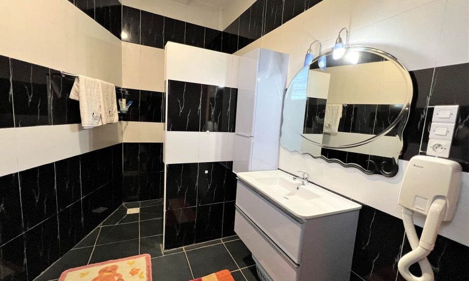salle-de-bain-suite-familiale-hotel-victory-tulear-madagascar